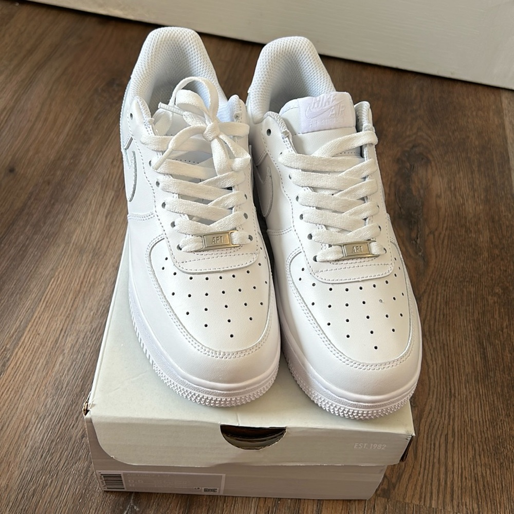 New Nike Air Force 1s size 6.5Mens/8Wms. Please see sizing note below
